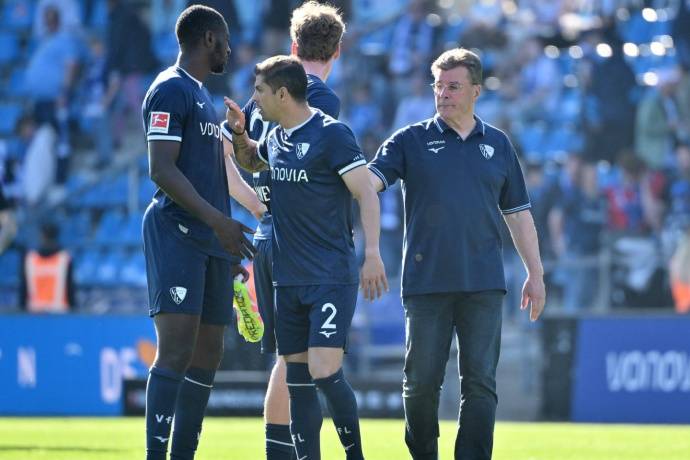 包含德甲中场多线作战策略，控制比赛节奏的词条