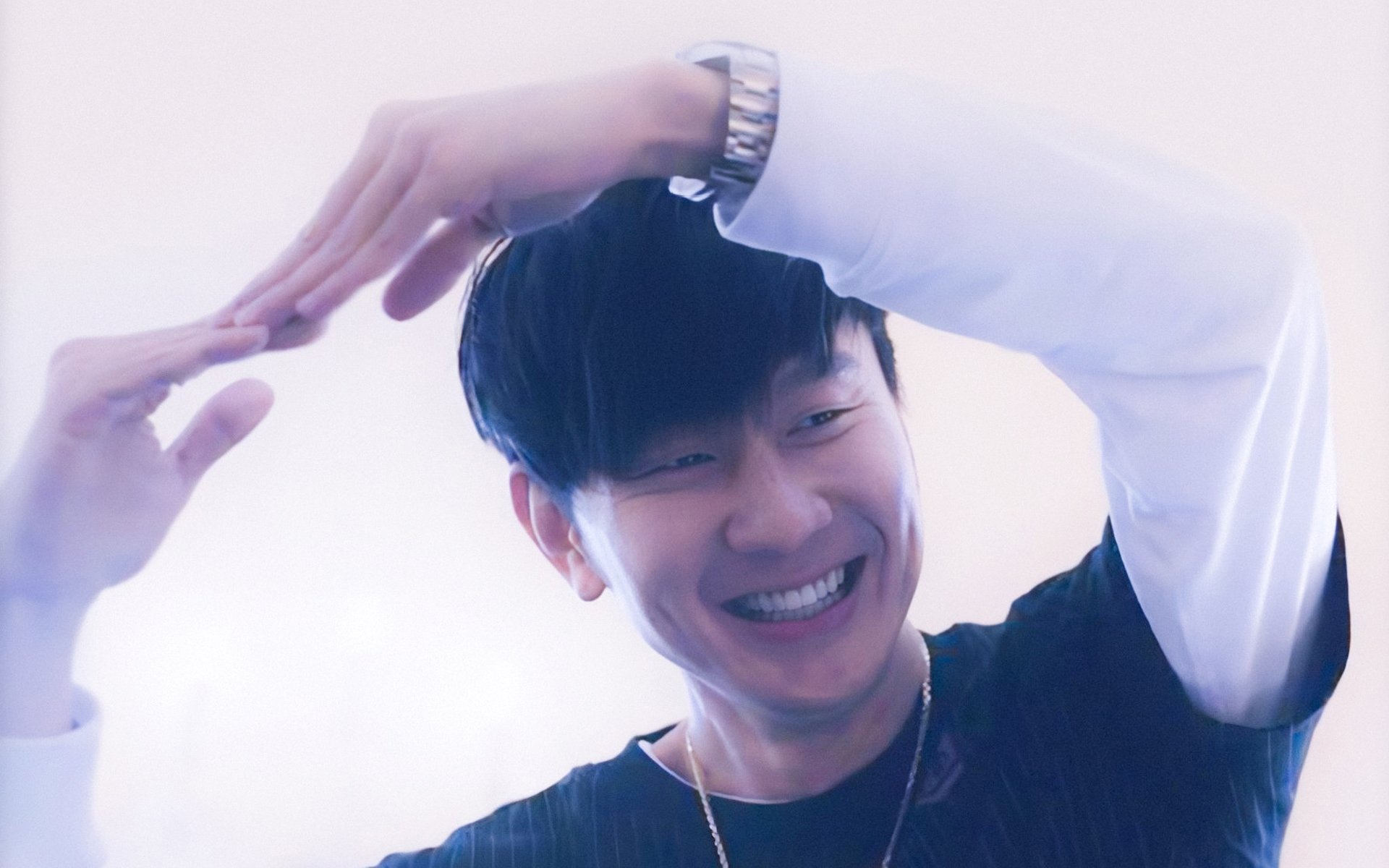 伊朗骑手卡尔·阿里·阿尔达比在巴黎奥运会上与“Porthos Maestro WH Z”马匹携手参赛，表现出色。