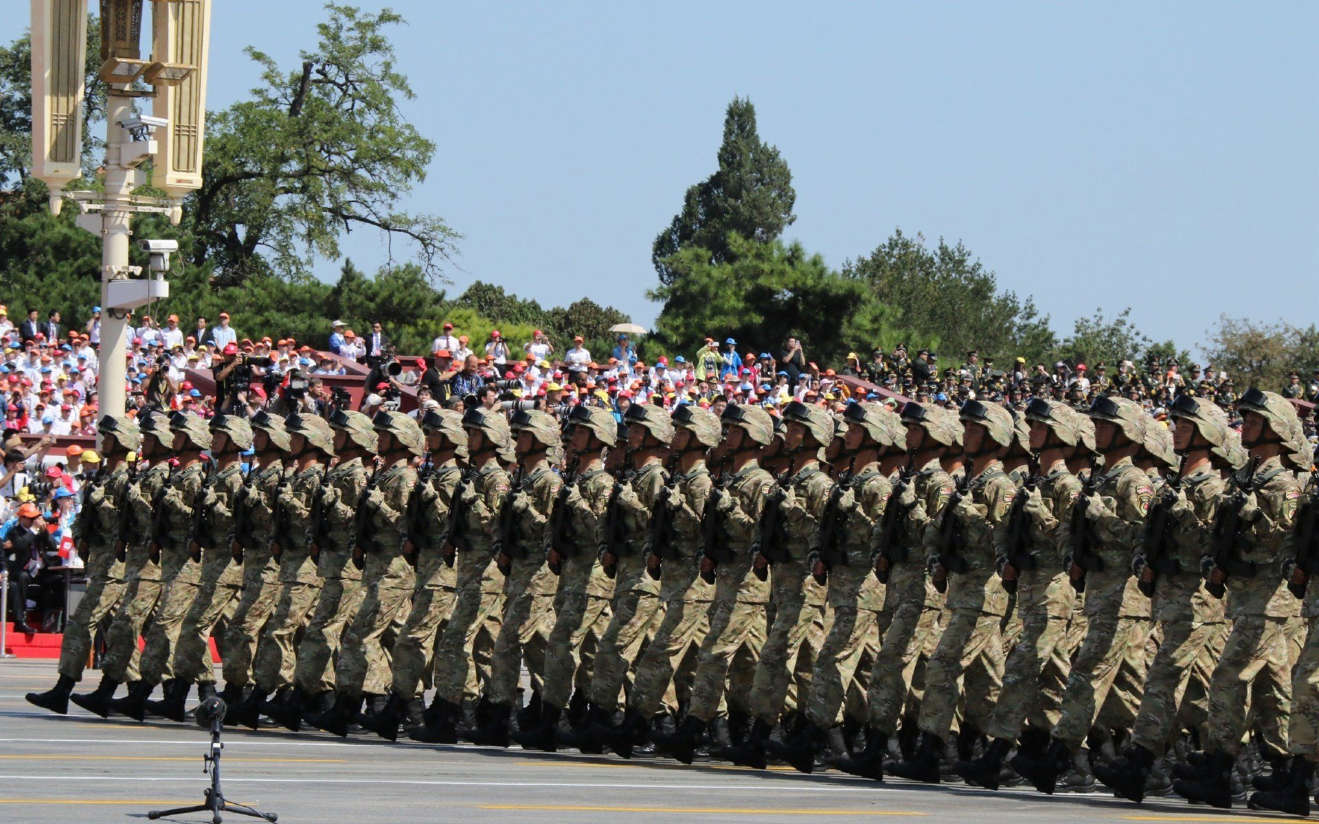 里昂夺胜迎接多特蒙德挑战，全力备战，里昂对蒙彼利埃