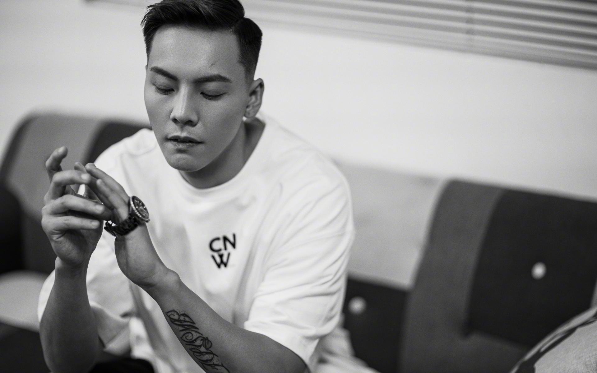 王楚钦反手狂攻展现统治力，王楚钦正手